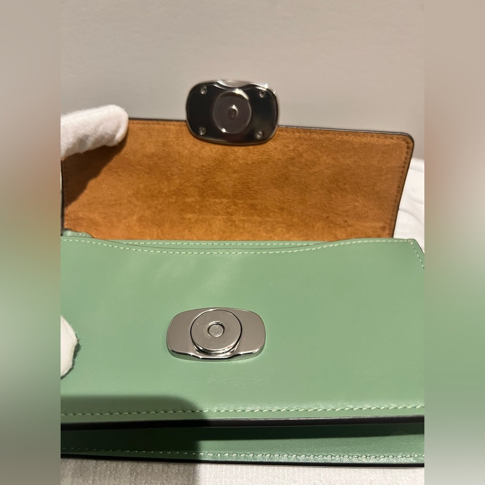 Coach Eliza Flap Crossbody/Clutch, like new R$298 - Picture 11 of 16